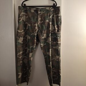Wrangler Men's Green Camouflage Cargo Pants